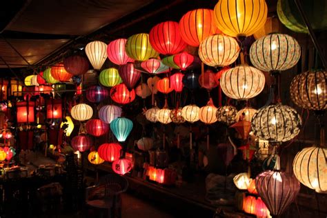 Discover traditional cultural features in Hoi An lantern festival