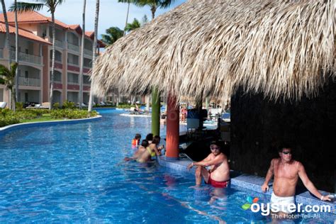 Best Swim-Up Bars in Punta Cana | Oyster.com