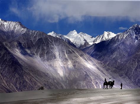 5 Places You Should Definitely Visit On Your Leh- Ladakh Trip - Via.com ...