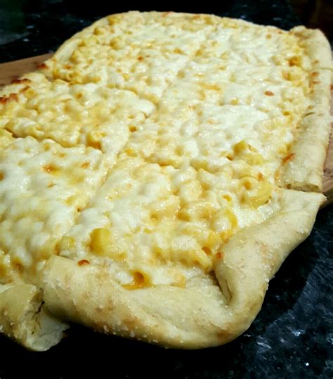 Mac and cheese pizza with pretzel crust : r/Pizza