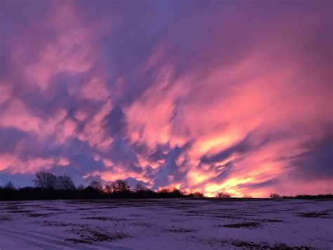 What type of clouds are these in the dawn sky? : r/CLOUDS