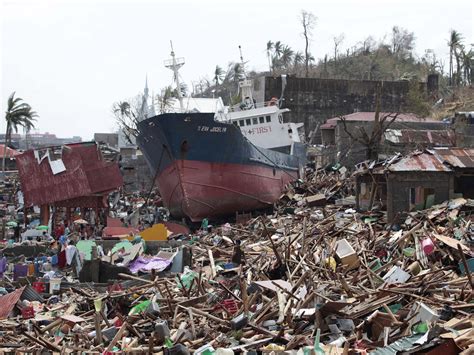 Powerful typhoon slams Philippines - Photo 3 - Pictures - CBS News