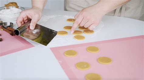 Silicone Baking Mat vs Parchment Paper: The Complete Comparison