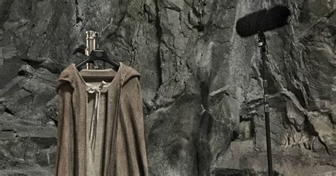 Star Wars 8 Set Photo Goes Inside Luke Skywalker's Jedi Temple