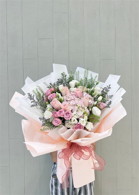 The Classic Soft Pink Bouquet | Flower Bouquet – FlorismDeArt | Luxury ...