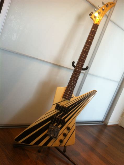 Gibson Explorer Bass Designer Serie 1985 White / Black Stripes Bass For ...