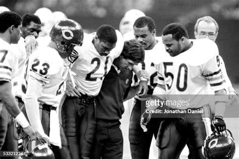 30 Chicago Bear Shaun Gayle Photos & High Res Pictures - Getty Images