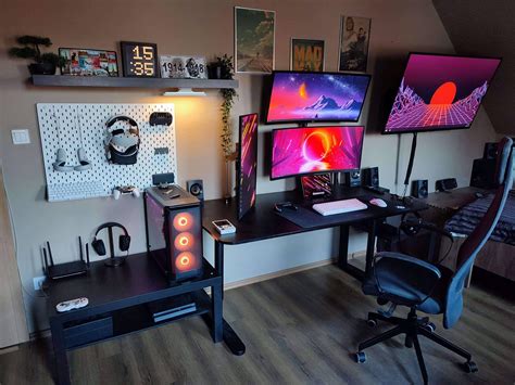 Multi-Monitor Desk Setup