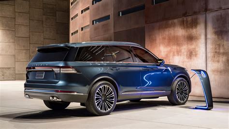 Lincoln Aviator returns as elegant three-row SUV with plug-in tech