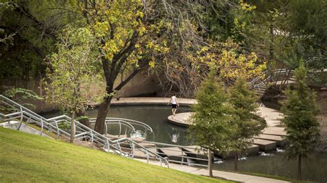 Buffalo Bayou Park: A Big Public Space with Planting Strategy # ...