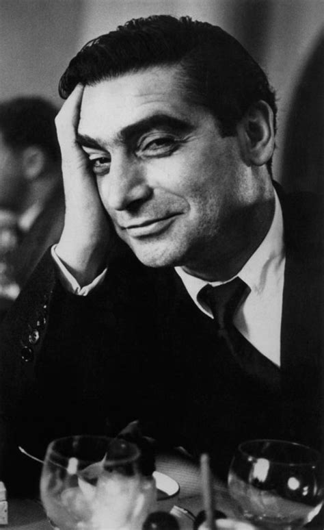 Robert Capa Biography - Life of Hungarian Photographer