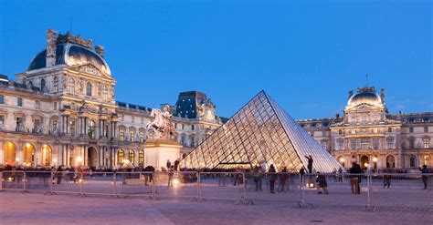 Louvre Museum, Paris - GO LIVE IT