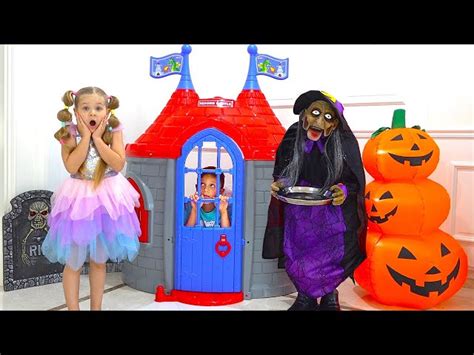 Diana and Roma Pretend Play Halloween Adventure - Videos For Kids