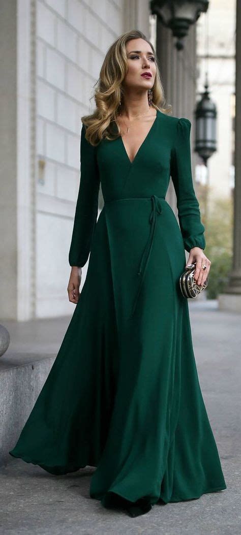 How To Wear Emerald Green Outfits: Easy Style Guide Inspiration 2023 ...