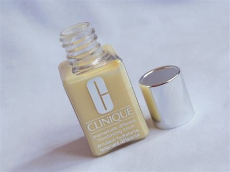 Clinique Dramatically Different Moisturizing Lotion Review, Swatch ...