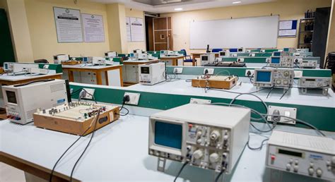 Analog Integrated Circuits Lab - KIIT School of Electronics Engineering