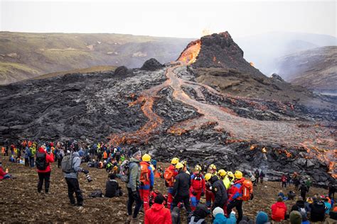 Thousands have flocked to a volcano eruption in Mount Fagradalsfjall in ...