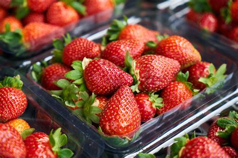 How best to store strawberries - Strawberry Storage Guides