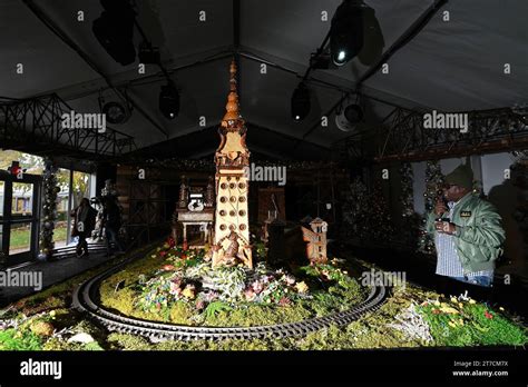 New York, USA. 14th Nov, 2023. Model electric trains run through ...