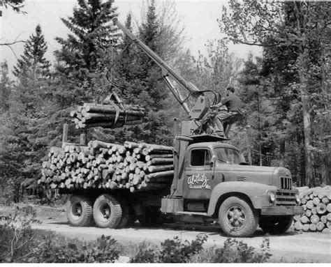 transpress nz: International LF195 logging truck, 1950s