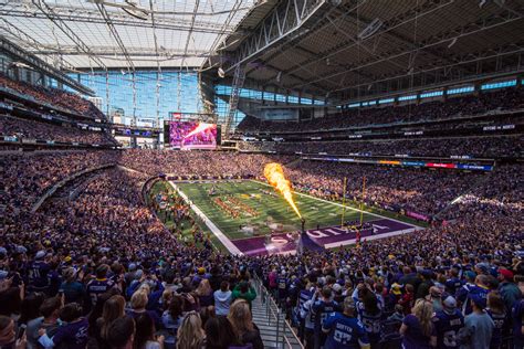 Rappelling Protesters Removed From US Bank Stadium Rafters | Zone Coverage