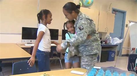 Soldier mom surprises daughters at Sunset Lakes Elementary, report says ...