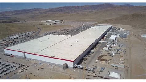 Tesla Fremont Factory & Gigafactory Tours Prove Massive EVolution