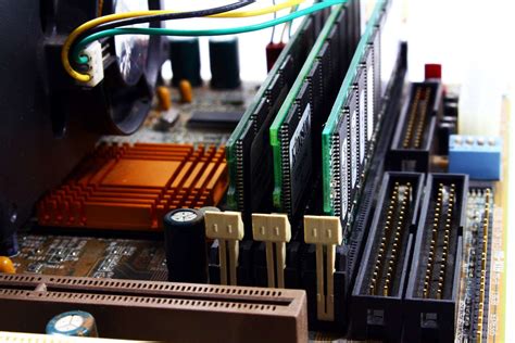 Motherboard RAM Slots: What They Are And How To Use Them | atelier-yuwa ...