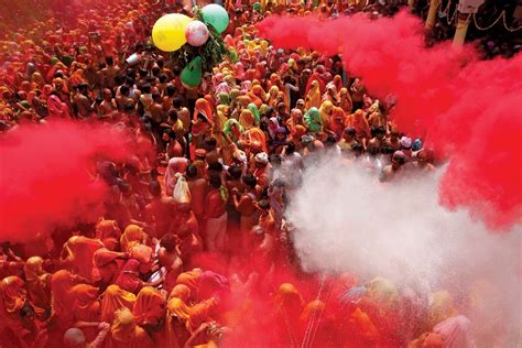 Holi celebrations in Mathura & Vrindavan - Savaari Car Rentals Blog