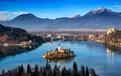 Lake Bled, Slovenia | Lake bled, Lake vacation, Places to travel