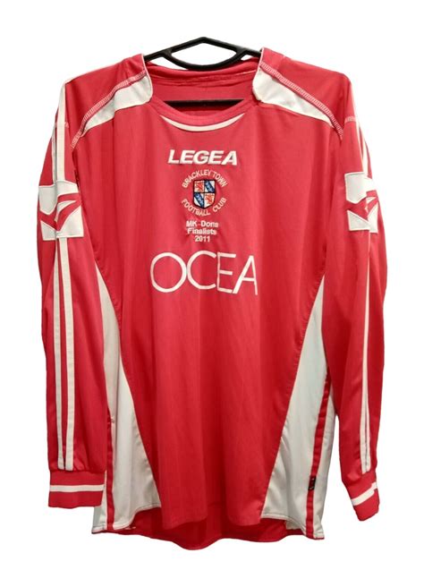 Brackley Town 2010-11 Home Kit