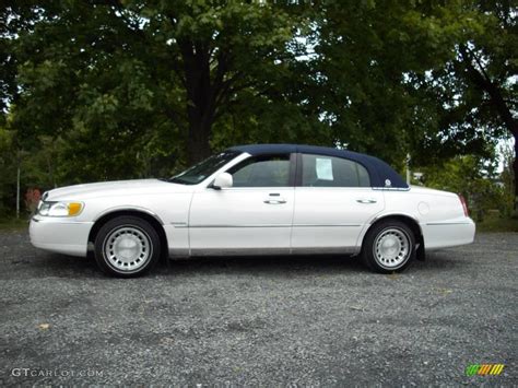 2001 Vibrant White Lincoln Town Car Presidential #18912714 Photo #2 ...