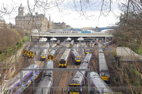 A busy Edinburgh Waverley Station [OC] : r/trains