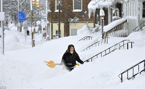 The Big Wobble : Almost 5 FEET of snow smashes Pennsylvania snow ...