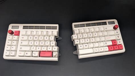 Solar Powered Split Wireless Mechanical Keyboard | Hackaday