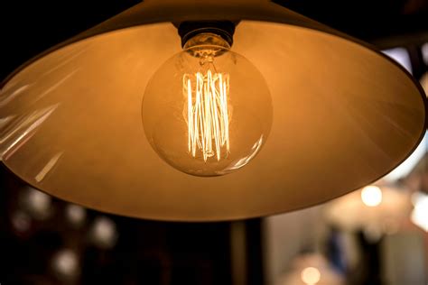 What Is A Dimmable Light Bulb? - LampHQ