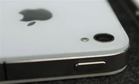 Comparison Of New White iPhone 4 & Originally Leaked White iPhone 4 ...