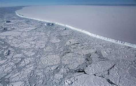 There's a perfectly rectangular iceberg floating in Antarctica. Here's ...