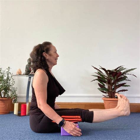 Yoga Class for Knee Strength in North London | Yoga with Deni