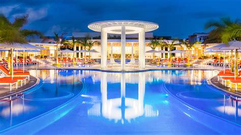 Hotel Review: The Grand at Moon Palace in Cancun | TravelAge West