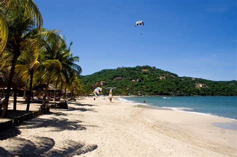 Beach at Zihuatanejo, Visit Mexico - GoVisity.com