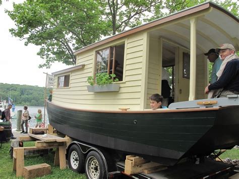 Tiny Houseboat Living - Harry Bryan Shantyboat - www.tinyhouselivi ...