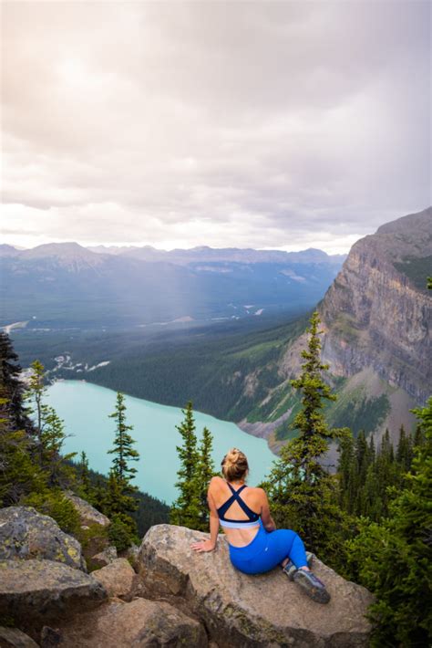 15 STUNNING Lake Louise Hikes (from Easy to Hard)