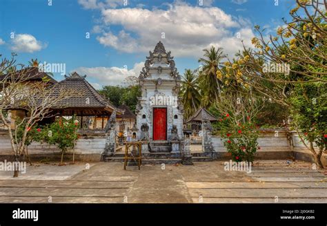 Small Hindu Temple, Nusa penida island, Bali Indonesia Stock Photo - Alamy