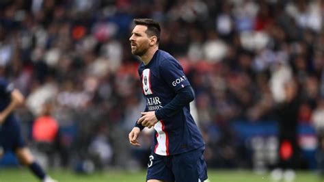 Lionel Messi to leave PSG: Angry fans in Paris storm club headquarters ...