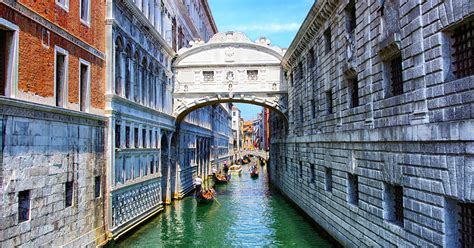 Kiss Under The Bridge Of Sighs - History Of The Most Famous Bridge In ...