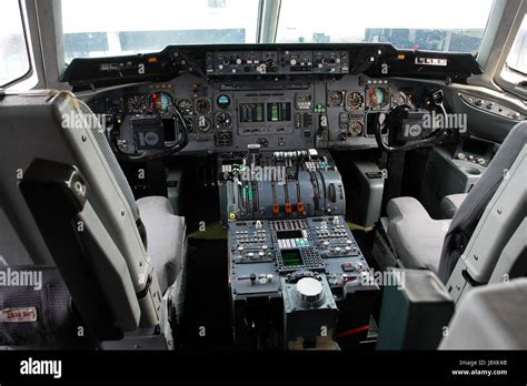 Boeing 747 jumbo KLM airplane cockpit Stock Photo - Alamy