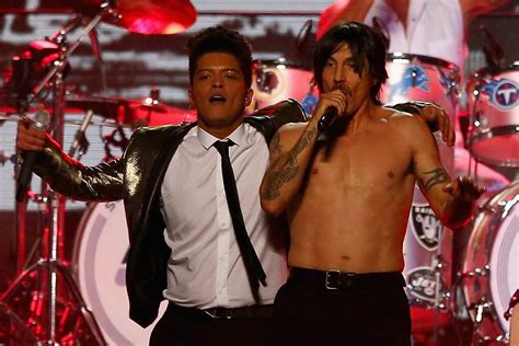 Bruno Mars and Red Hot Chili Peppers Make For Awkward Bedfellows in ...