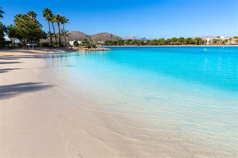 platja-de-alcudia-beach-auf-mallorca-mallorca-istock-498338448-2.jpg