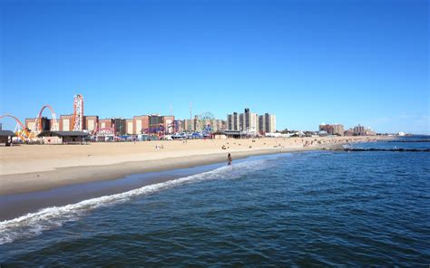 Coney Island Beach / New York / USA // World Beach Guide